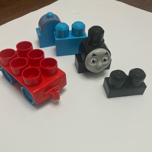Thomas & Friends ๐ค๐๐ Buildable Train Set (5 Pieces)- Global Thomas Engine - Picture 15 of 17